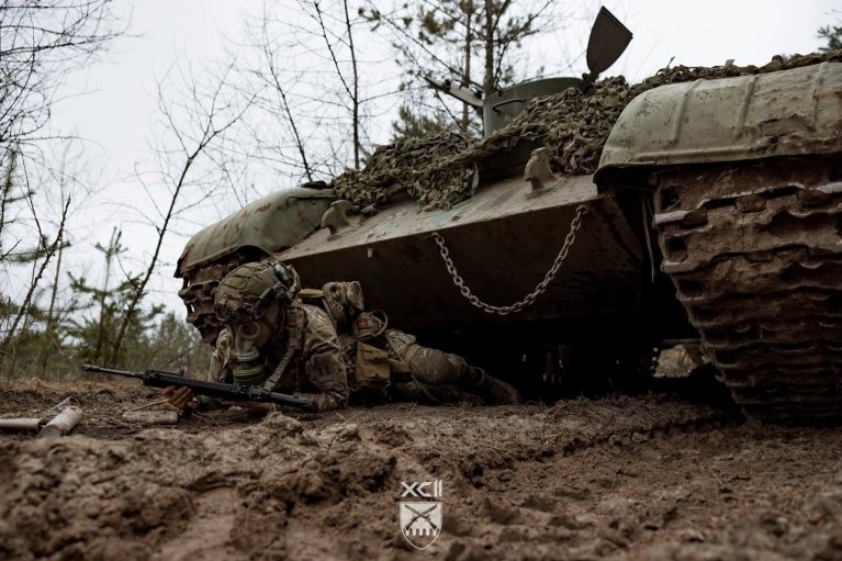 Ситуація на фронті напружена: минулої доби відбулося 238 бойових зіткнень