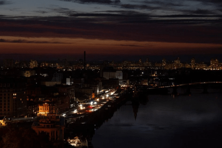 КМДА закликає киян утеплити житло, а також зробити запаси їжі та води