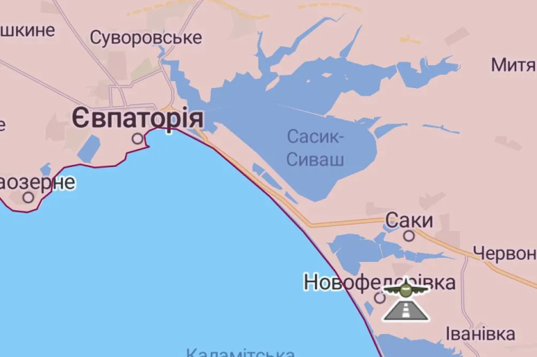 Поцілили в Су-24М: Зеленський підтвердив низку ударів по стратегічним обʼєктам на Росії і Чорному морі