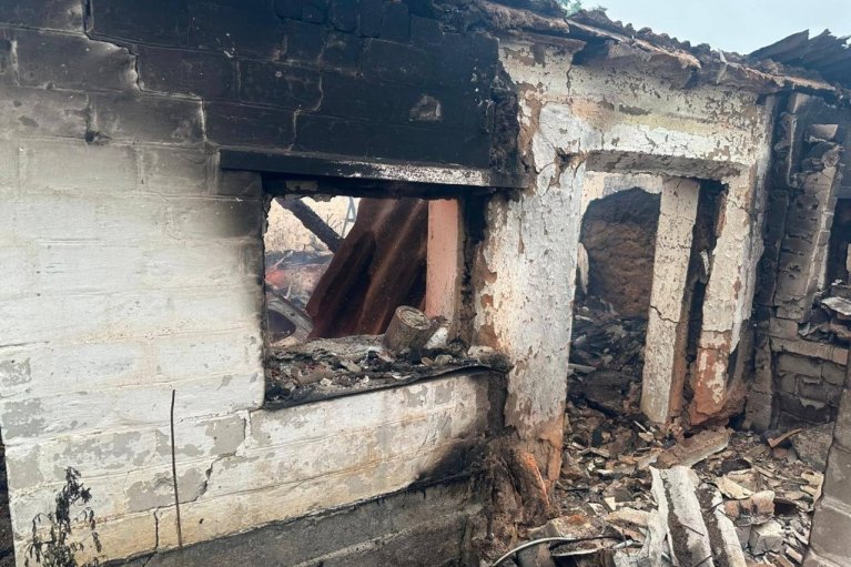 На Днепропетровщине из-за обстрелов горели ферма и агропредприятие, повреждены электросети (ФОТО)