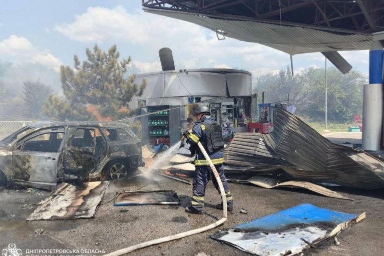 Россия убила троих человек возле АЗС на Днепропетровщине