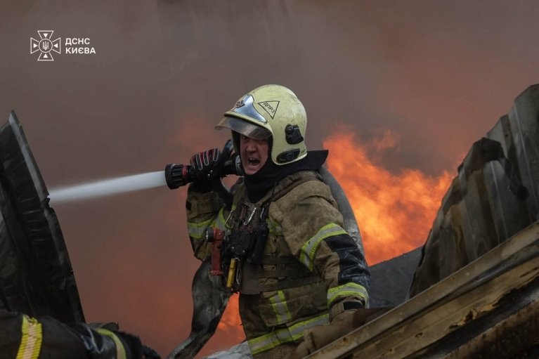 В Киеве увеличилось количество жертв и пострадавших после обстрелов РФ