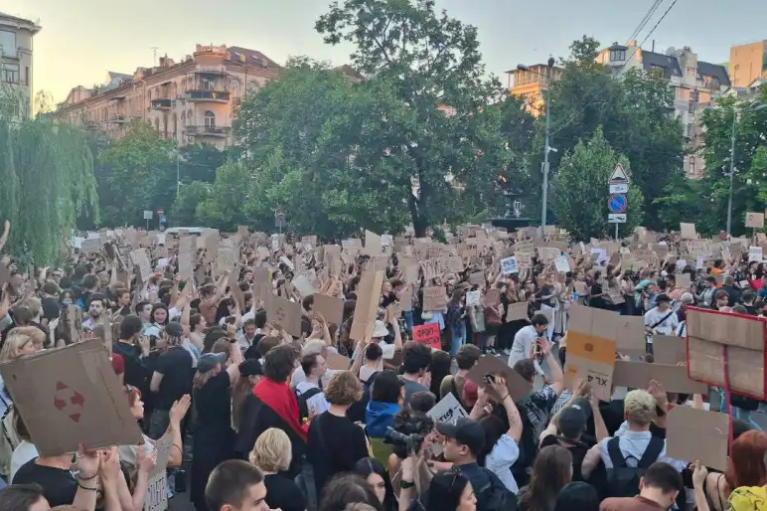 Враг не может добиться успехов на фронте, поэтому прибегает к дестабилизации тыла, — зам Билецкого об акциях протеста в Киеве
