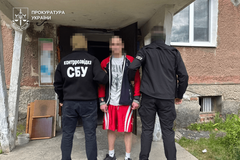 В Хмельницкой области задержали вражеского агента, который собирал и передавал россиянам данные о военных объектах и оборонном предприятии