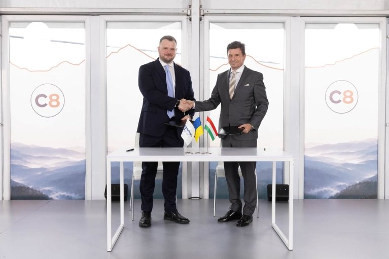 "Нафтогаз" договорился построить хранилища в Венгрии