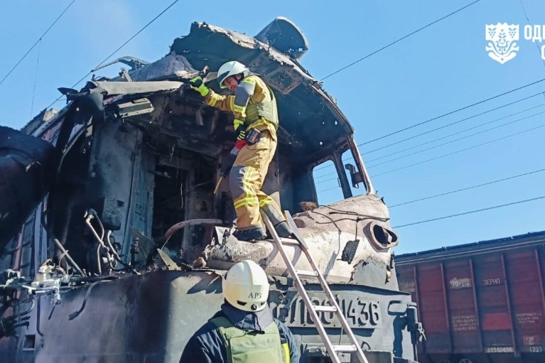 Удар по поезду в Одесской области: в ОВА рассказали, сколько пассажиров эвакуировали