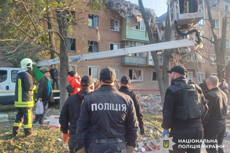 Из-под завалов многоэтажки в Прилуках извлекли тела троих детей