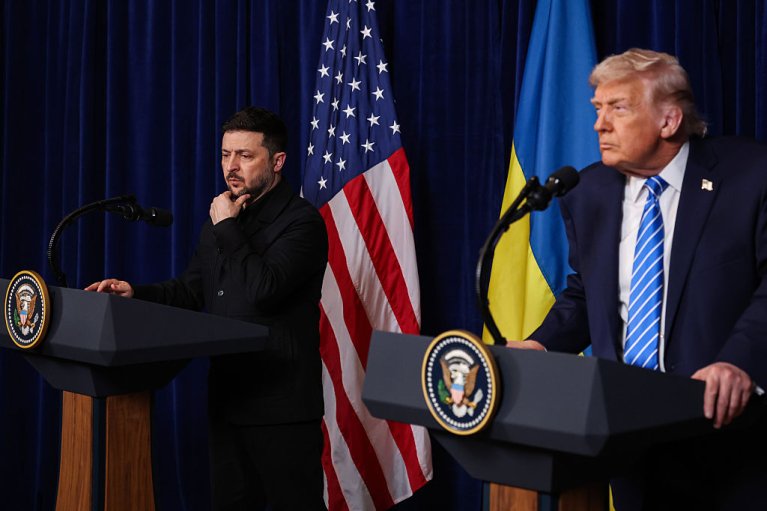 Трамп снова попросил Зеленского не бить по российским НПЗ, - СМИ
