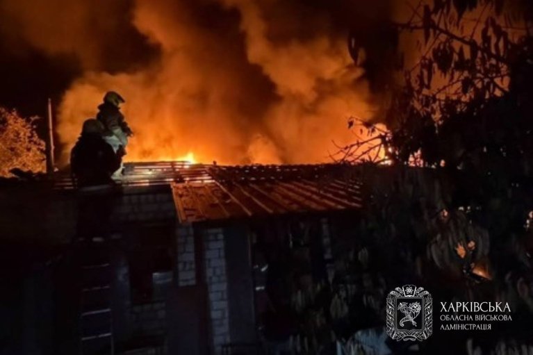 Окупанти атакували три райони Харкова: пошкоджена офісна будівля, горіли вантажівки (ФОТО)