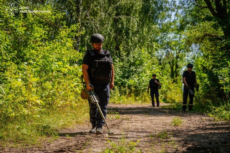 В Хмельницком идет ликвидация последствий взрывов и детонации на полигоне (ФОТО)