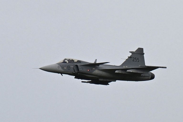 Украинские пилоты вскоре будут защищать небо на самолетах Gripen, – Зеленский