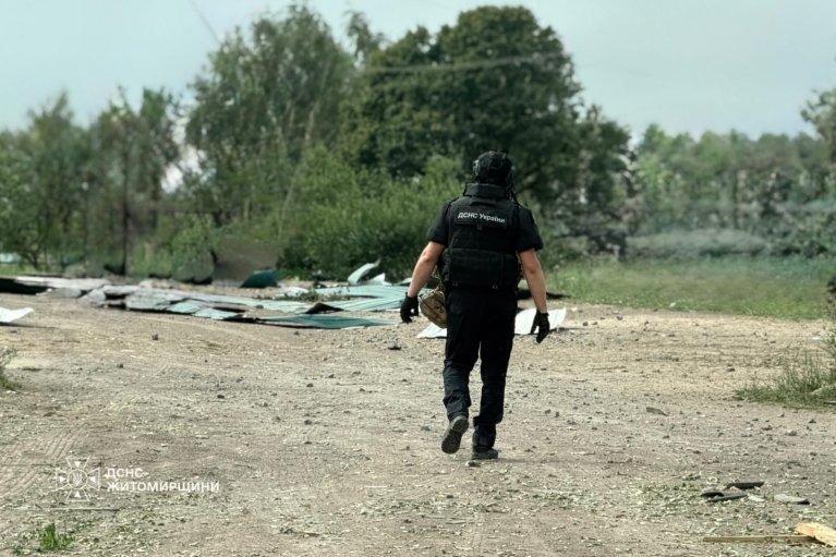В Житомирской области россияне ударили по аграрному предприятию: среди раненых трое детей
