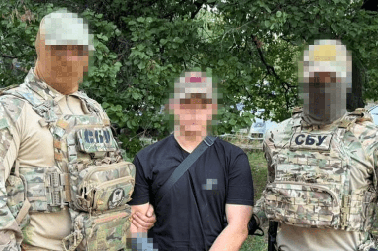 Двум мужчинам из Запорожья, которые под руководством ФСБ готовили убийства украинских военных, сообщено подозрение в госизмене