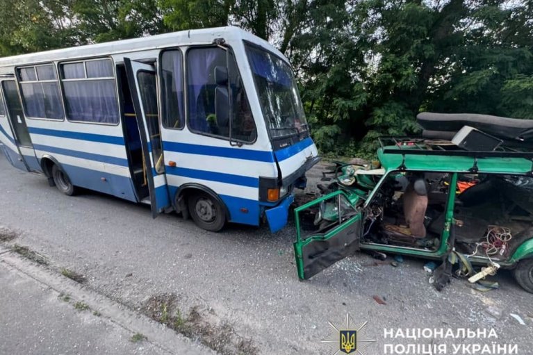 Ужасное ДТП на Киевщине: погибли двое детей, еще более десяти человек травмированы