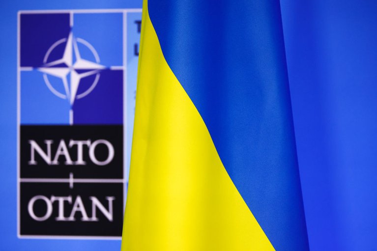 НАТО согласует 70 млрд евро на оружие и помощь для Украины без участия США