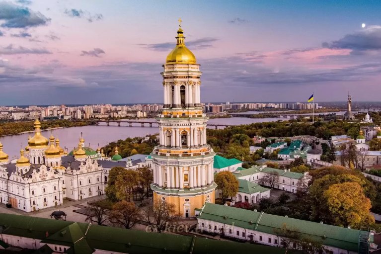 Зеленский распорядился готовиться к 1000-летию Киево-Печерской лавры