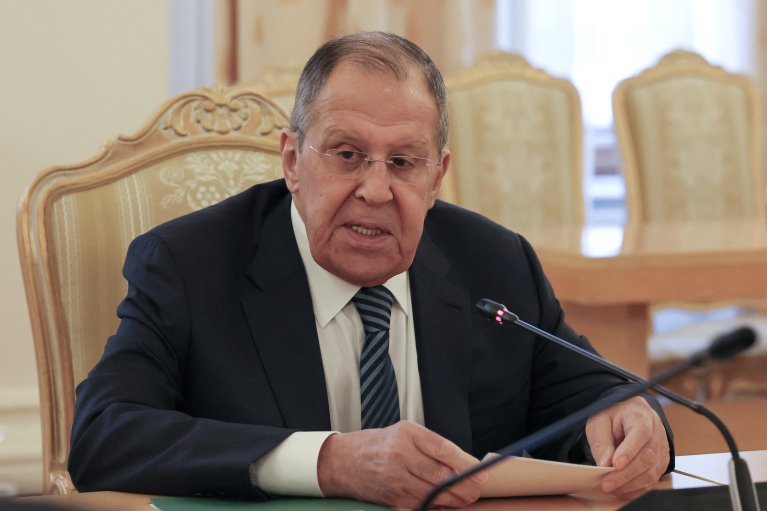 Россия против остановки на линии фронта для начала мирных переговоров, — Лавров