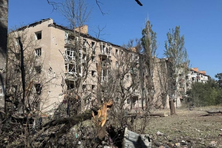 Росіяни масовано вдарили бомбами по Краматорську. Щонайменше 7 людей поранені