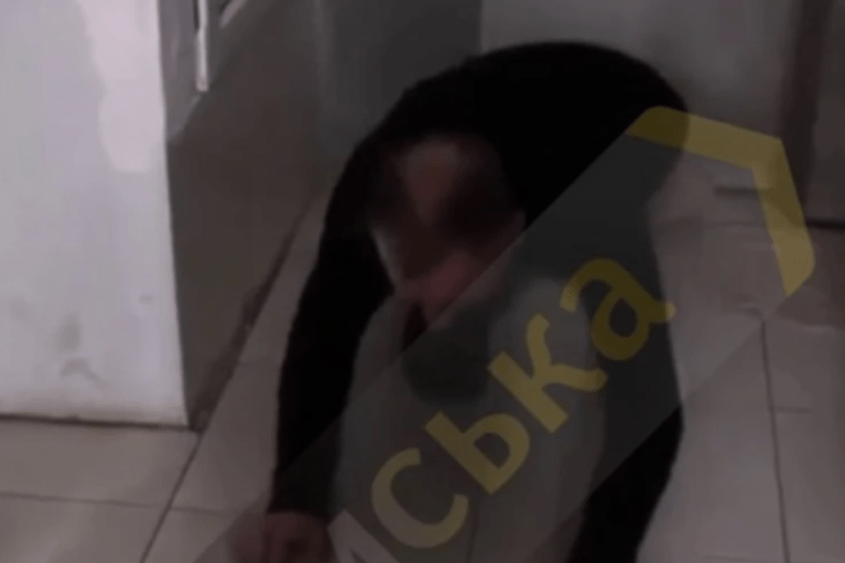 В Сети показали видео издевательств над арестованным экс-сотрудником ТЦК: руководство одесского СИЗО отстранили