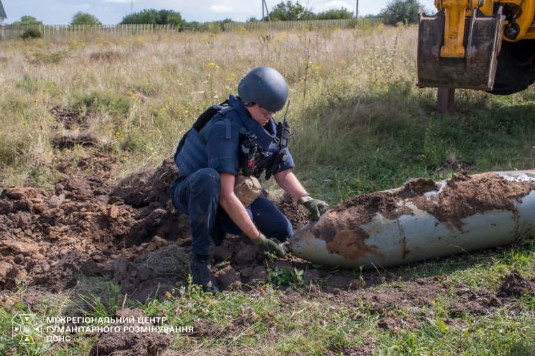 У Черкаській Лозовій на Харківщині після обстрілу виявили нерозірвані ФАБ-500 (ФОТО)