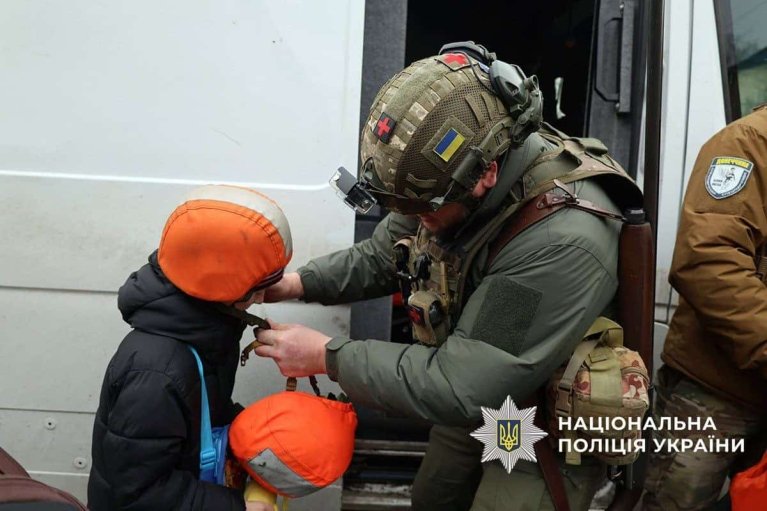 Ще майже 400 дітей на Донеччині потребують обовʼязкової евакуації