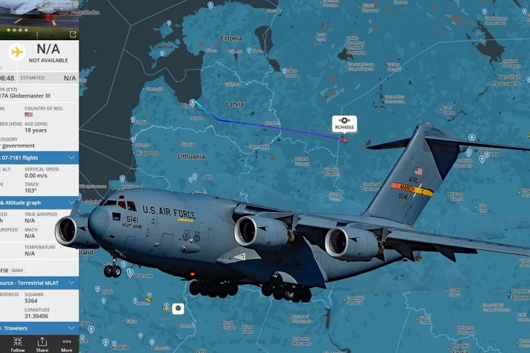 В московский аэропорт прилетел военный самолет США