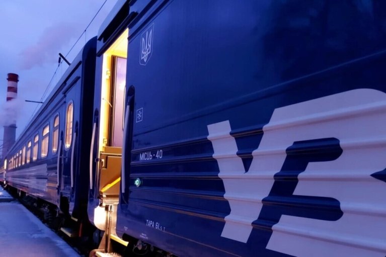 По всій Україні є затримка потягів, додекуди до 14 годин