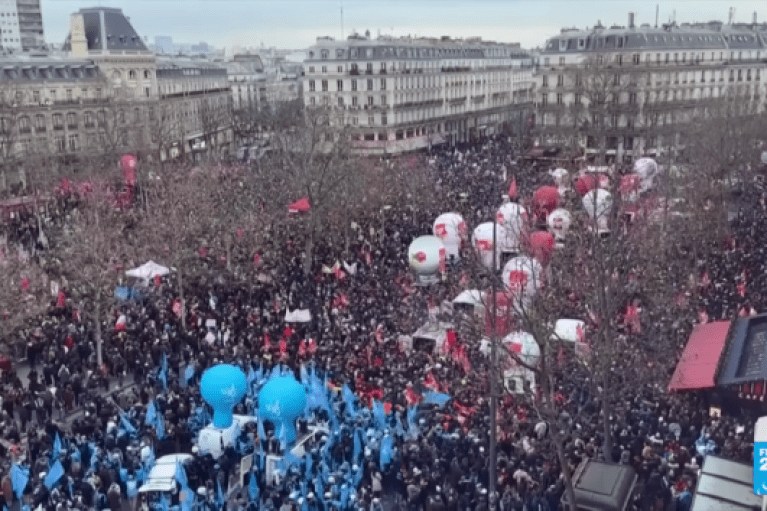 У Франції відбулася нова хвиля протестів: жандарми використали сльозогінний газ, понад 130 затриманих