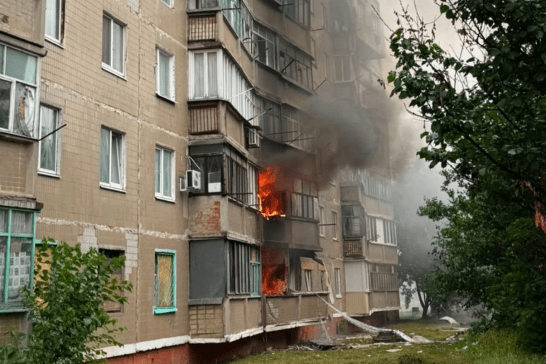 Россияне нанесли авиаудары по Краматорску: погибли 14-летний парень и его 18-летняя сестра (ФОТО)