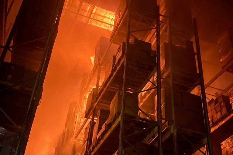Росіяни майже повністю знищили найбільший неушкоджений логістичний центр "Епіцентру"