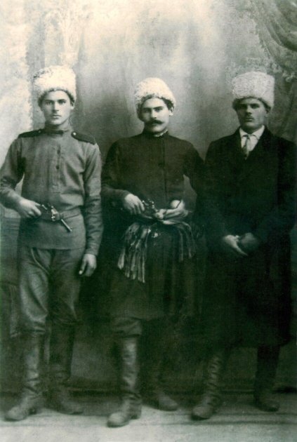 Брати Коцури Степан, Свирид і Петро. Жовтень, 1917 р.