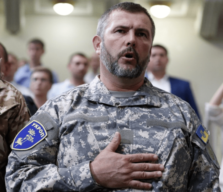 Юрій Береза співає гімн України / УНІАН
