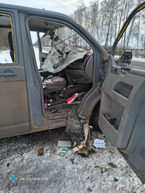 На Сумщині ворожий “Ланцет” поцілив в авто благодійної організації