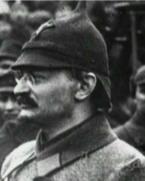 Лев Троцький