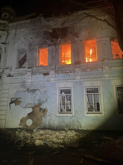 Наслідки удару по бібліотеці в Новгород-Сіверському