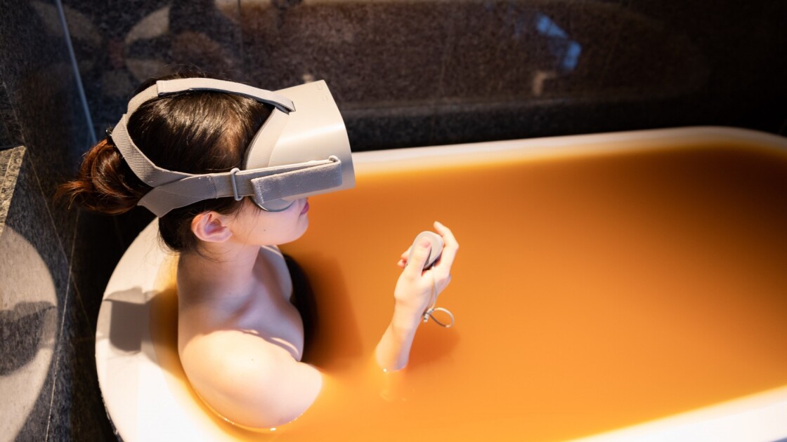 Японские курорты с горячими источниками загружают на YouTube видеоматериалы, которые можно просматривать с помощью VR-гарнитур у себя дома в ванной