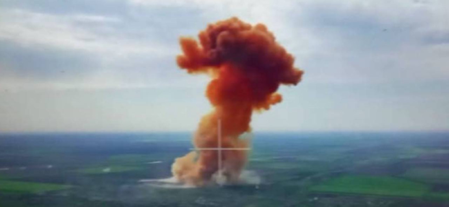 Взрыв пво. Взрыв ракеты. Взрыв в небе. В Одессе прогремел мощный взрыв.