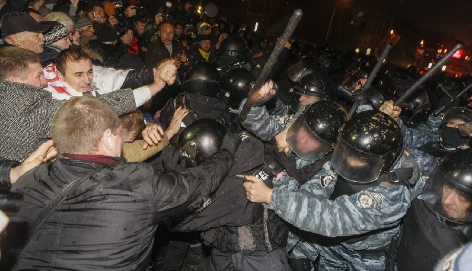 27 ноября 2013. Майдан на Украине в 2014 Беркут.