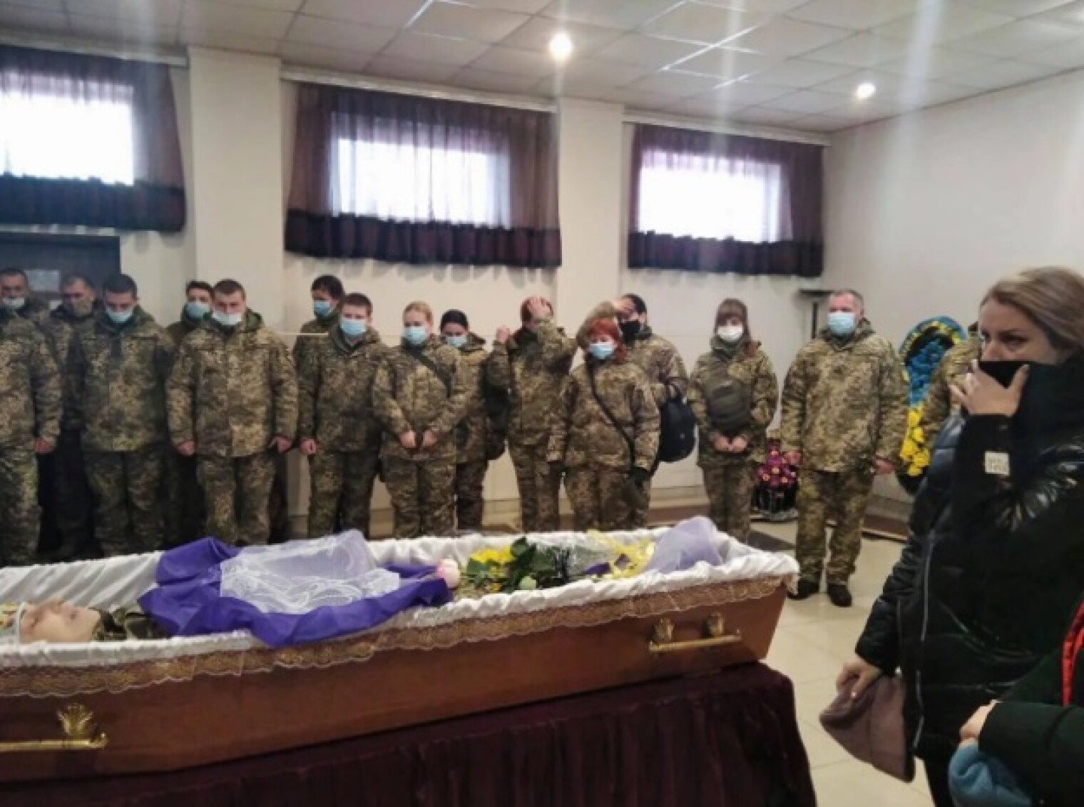 Сколько погибших украинцев на сво. Похороны военнослужащего. Погибшие солдаты ВСУ на Украине.