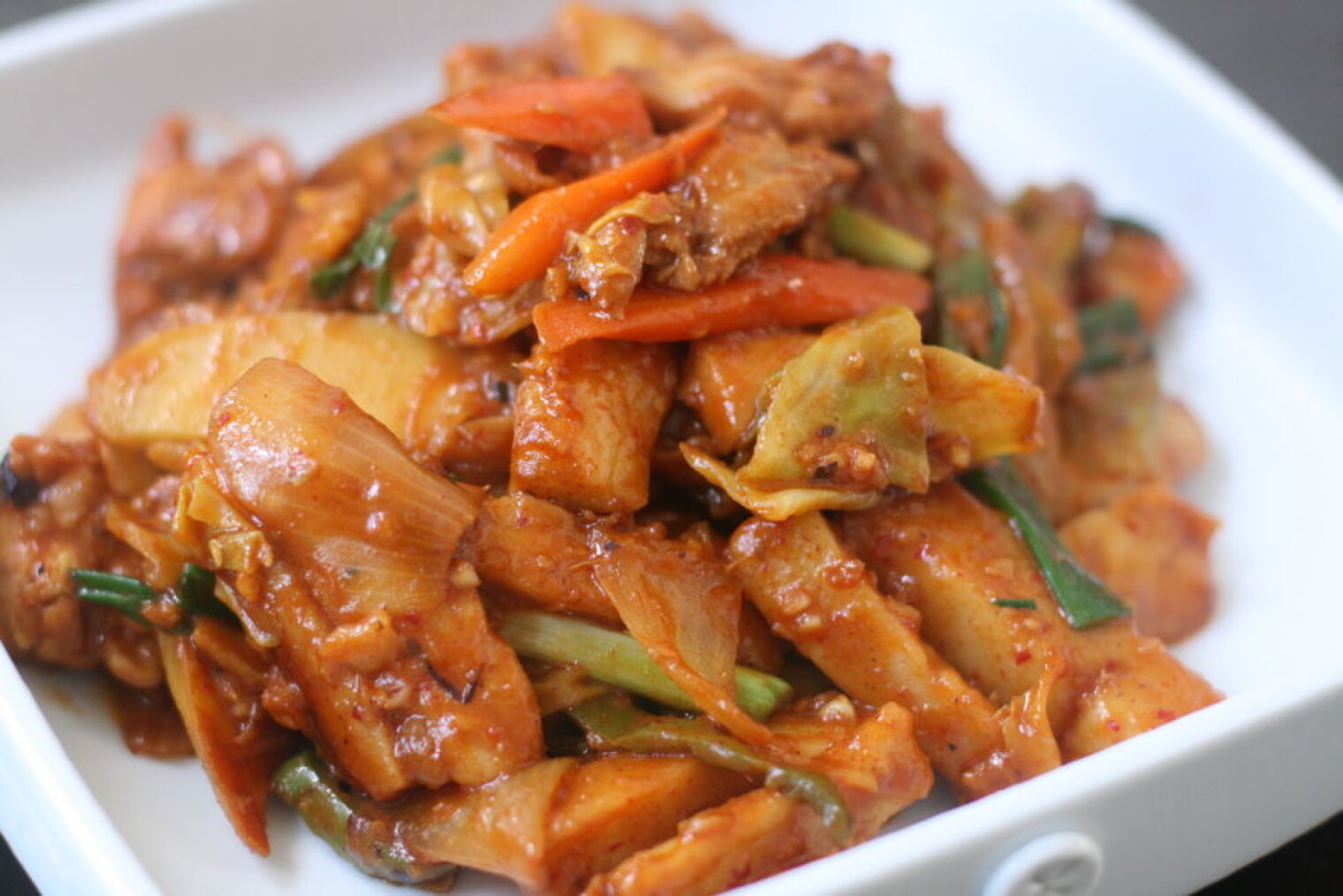 Мясо по корейски рецепт с морковью. Корейская рыба Хе. Корейский салат Хе. Хе из курицы по-корейски. Курица Хе.