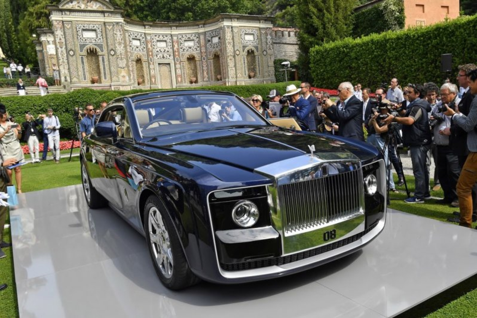 Крутой rolls royce. Роллс Ройс Sweptail 2020. Роллс Ройс Sweptail 2021. Роллс Ройс 2005. Rolls-Royce Sweptail 2021.