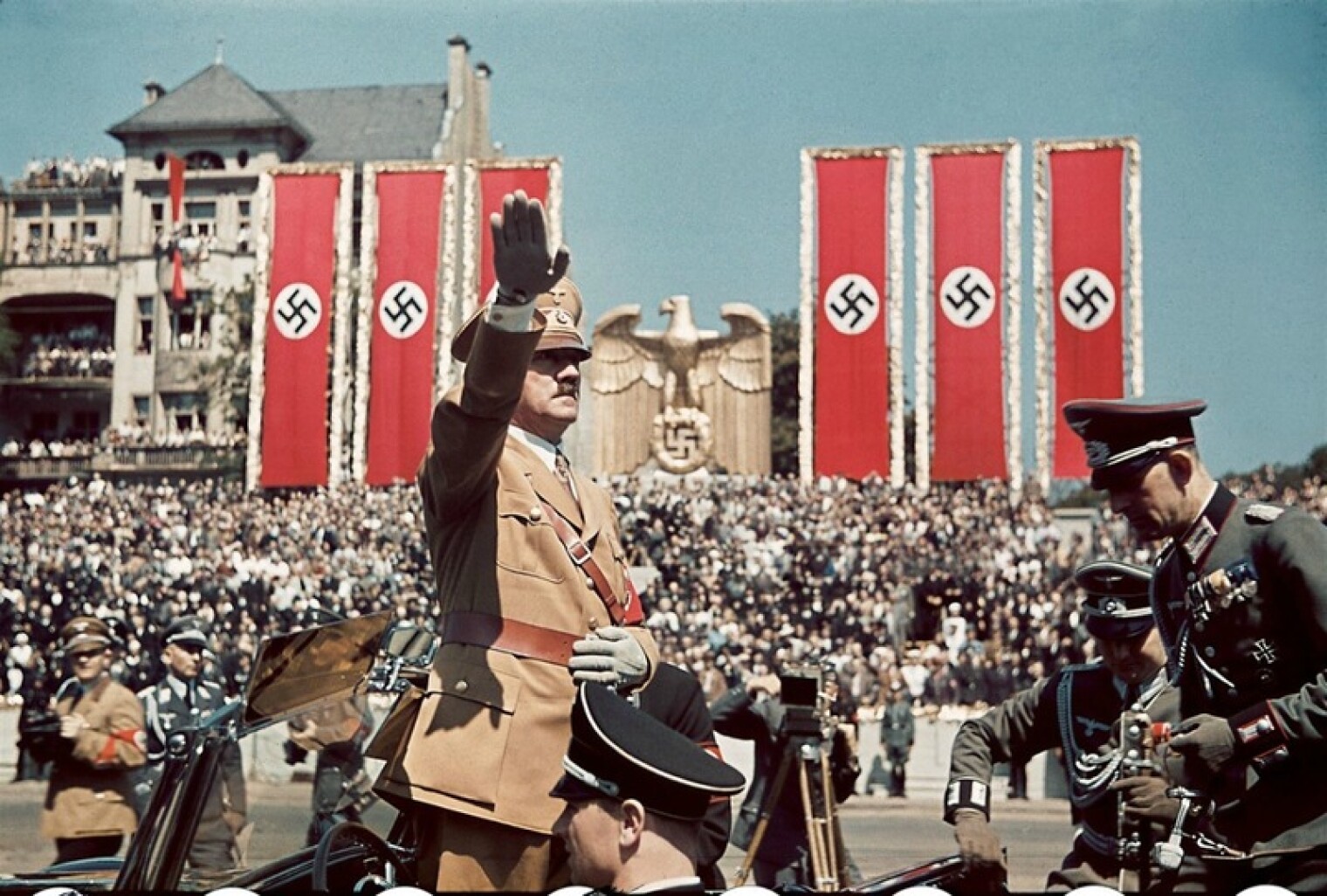 Фашистская германия годы. Адольф Гитлер третий Рейх. Третий Рейх в цвете Адольф Гитлер. Адольф Гитлер на параде. Фашистская Германия третий Рейх.