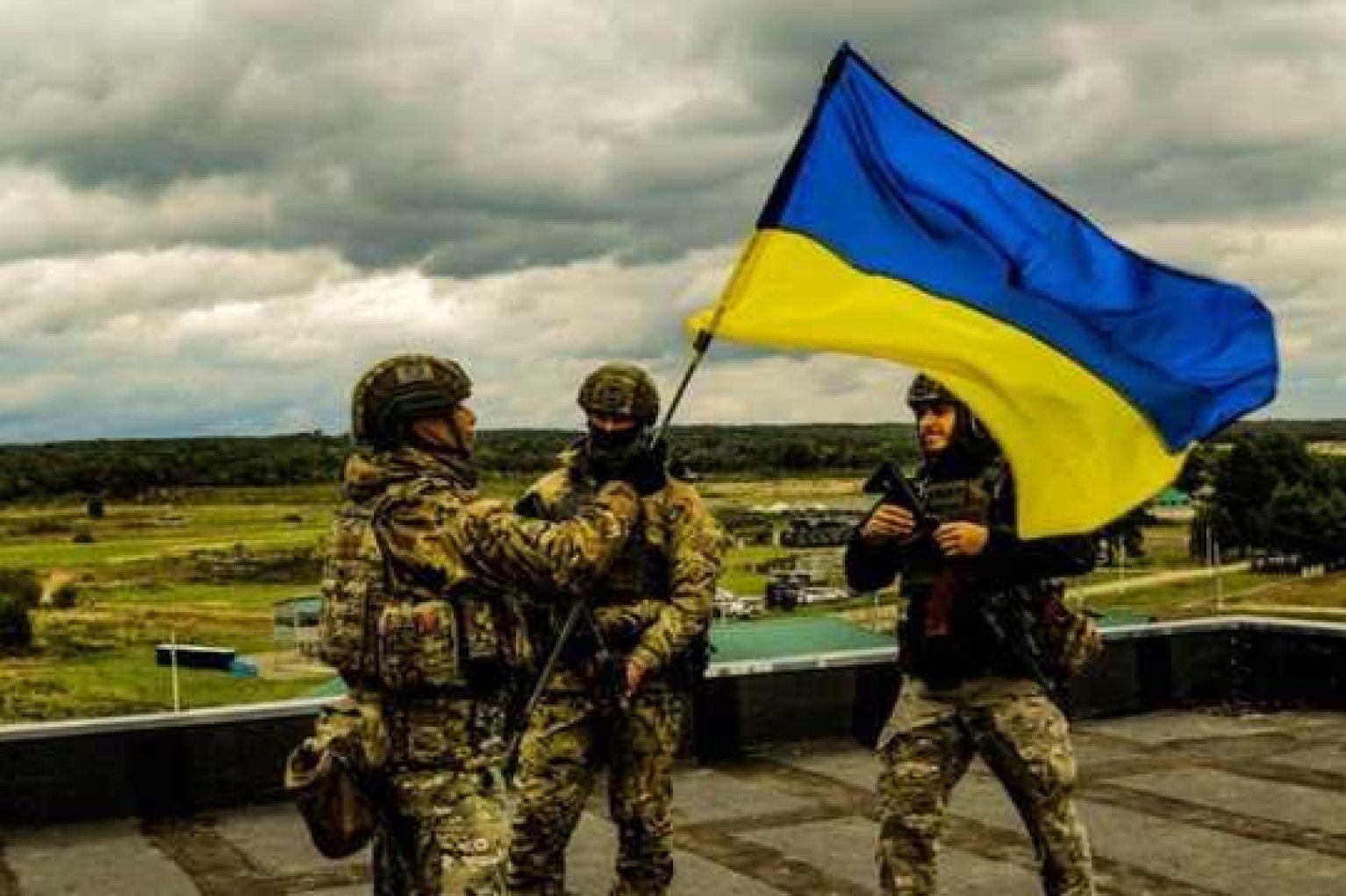 Украина справляется. ЗСУ Украины флаг. Украинские военные. Украинская армия.