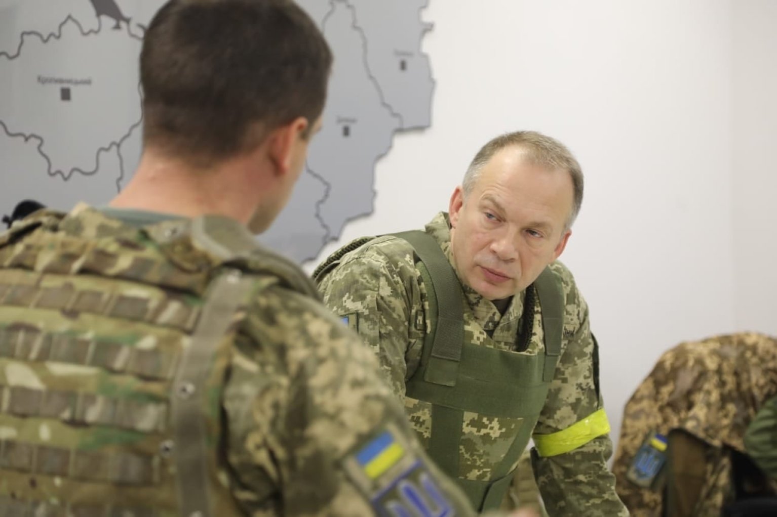 Украинский генерал командующий армией. Сырский генерал ВСУ. Командующий сухопутными войсками ВСУ Сырский.