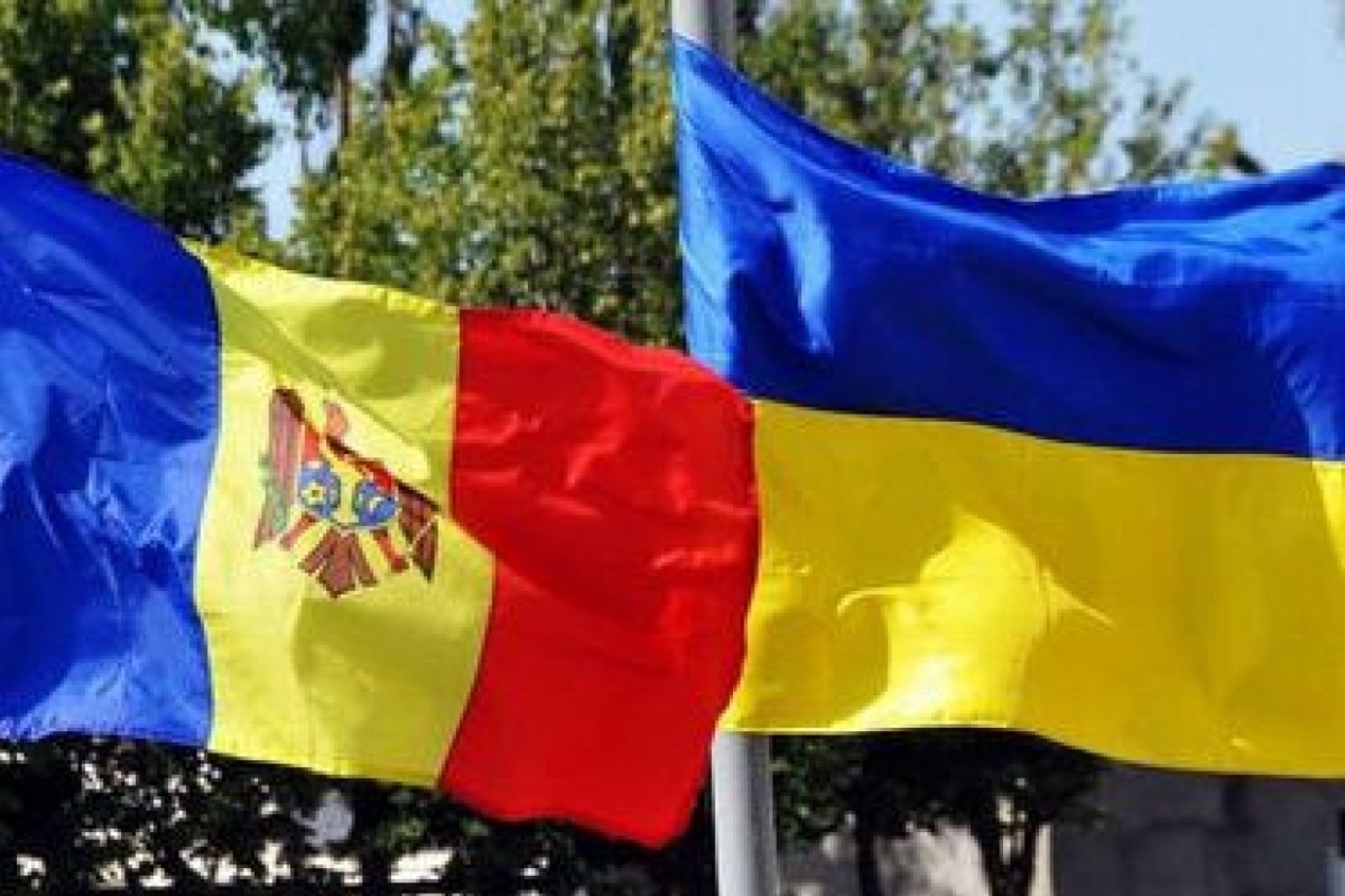 Украина получила статус. Украина Молдова ЕС. Молдавия и Украина. Румыния Украина. Флаги Молдовы и Украины.