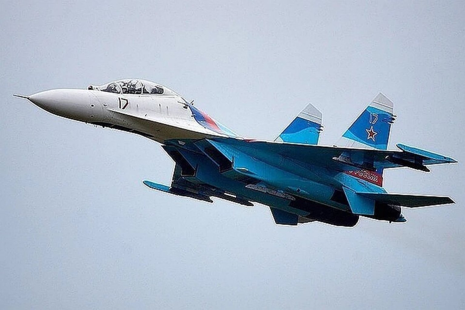 Самолеты су истребители. Истребитель Су-27. Су-27 истребитель ВВС России. Су 27 ВКС РФ. Военный самолет Су 27.