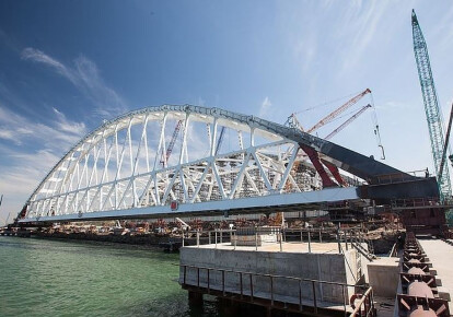 Падение Крымского моста приведет к экологической катастрофе и отрежет Азовское море