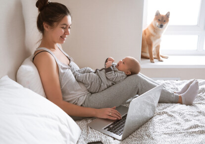 Минсоцполитики разработало инструкцию, как удаленно получить денежную помощь при рождении ребенка. Фото: Shutterstock