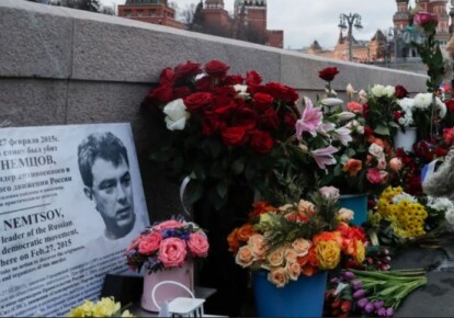 Цветы на месте убийства Бориса Немцова