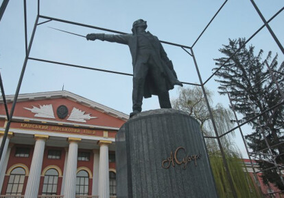 Пам'ятник Суворову в Києві. Фото: УНІАН